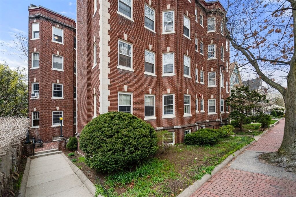 Property Photo:  61 Garfield St 14  MA 02138 