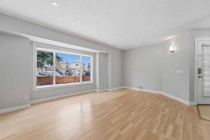 Property Photo:  43 Martindale Court NE  AB T3J 3N8 