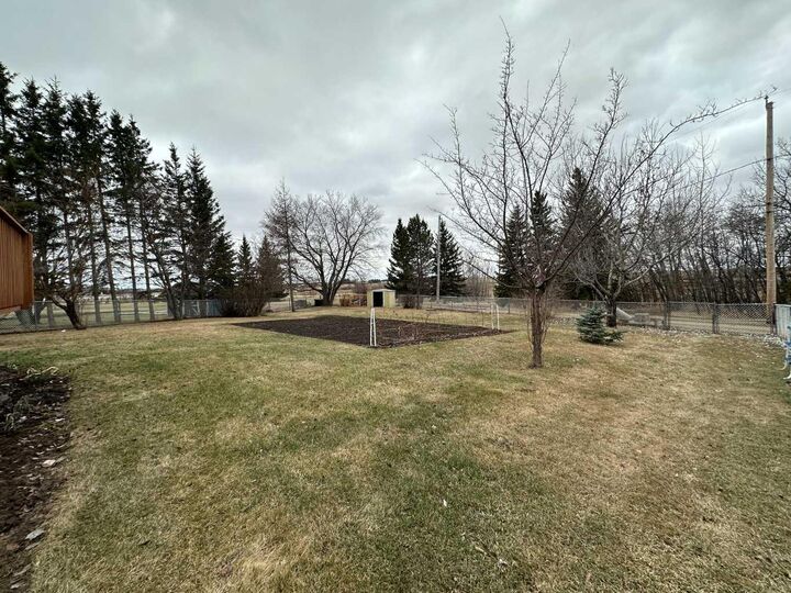 Property Photo: 5 Sproule Place AB T0B 0H0