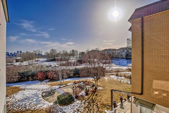 Property Photo: 520 Cedar Crescent SW 202 AB T3C 2Y8