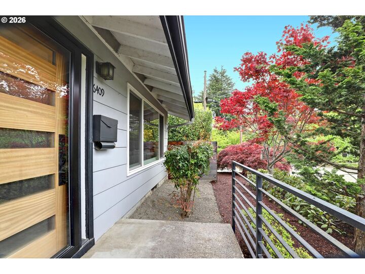 Property Photo:  6409 SE 15th Ave  OR 97202 