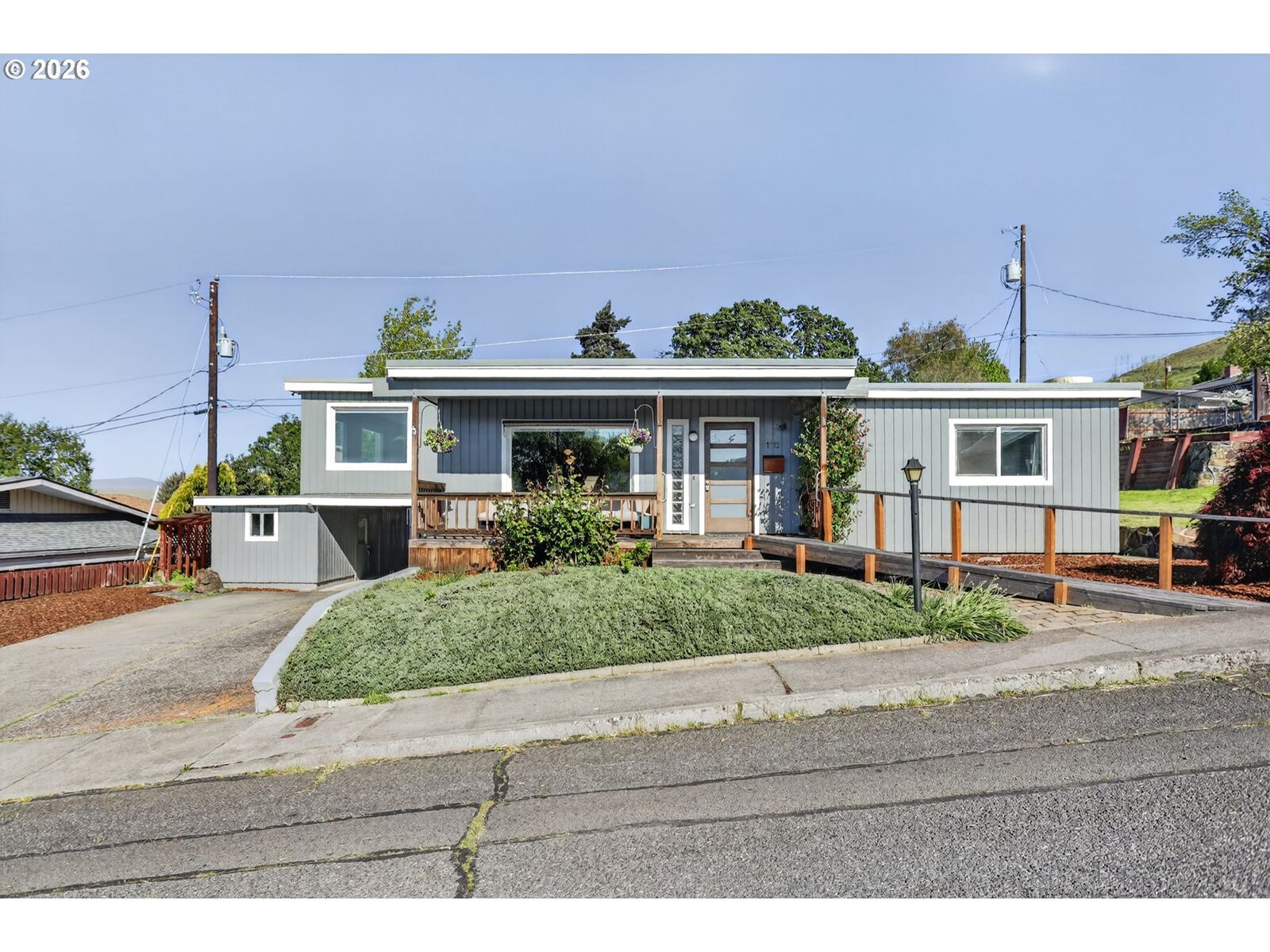 Property Photo: 1712 Nevada St OR 97058