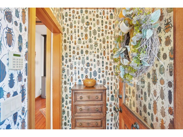 Property Photo:  31 S Gibbs St  OR 97239 