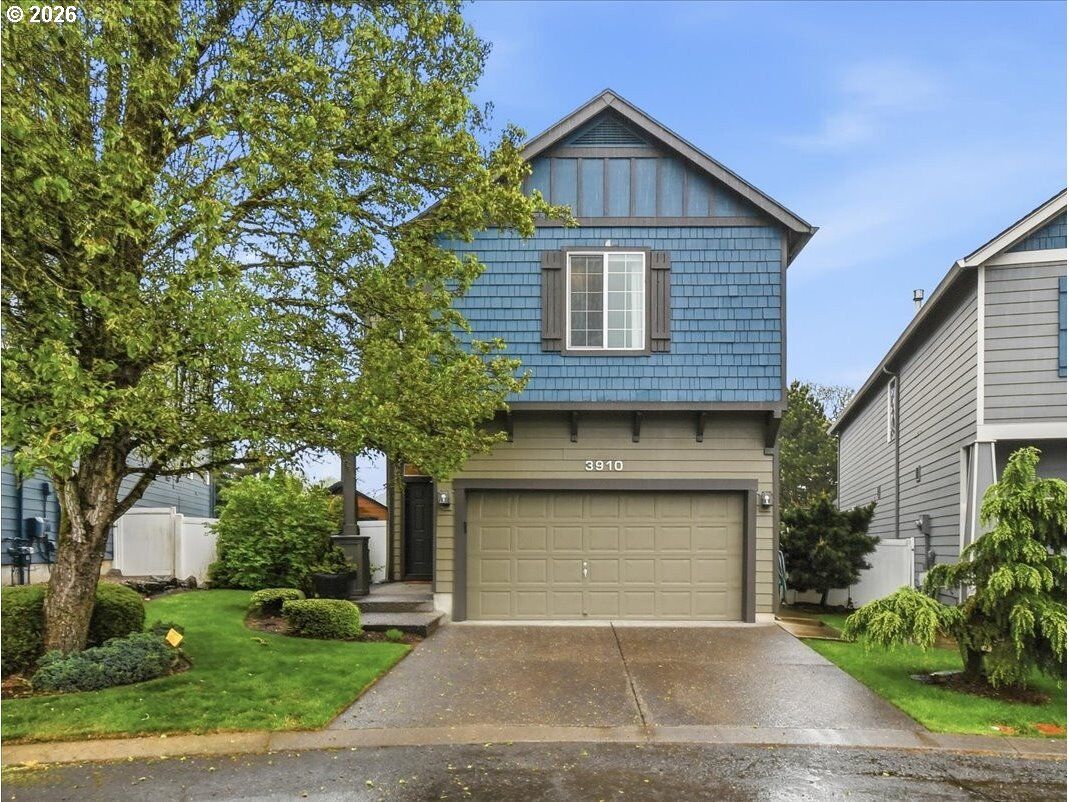 Property Photo: 3910 NW Oakridge Ln WA 98607