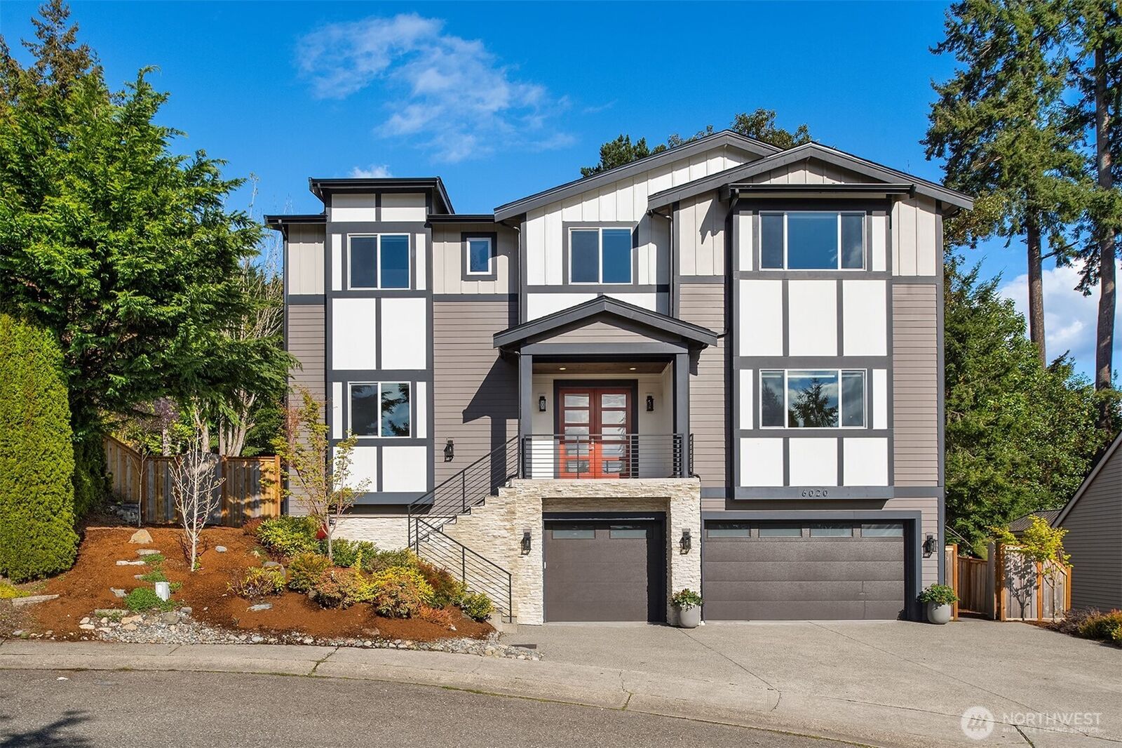 Property Photo:  6020  147th Place SE  WA 98006 