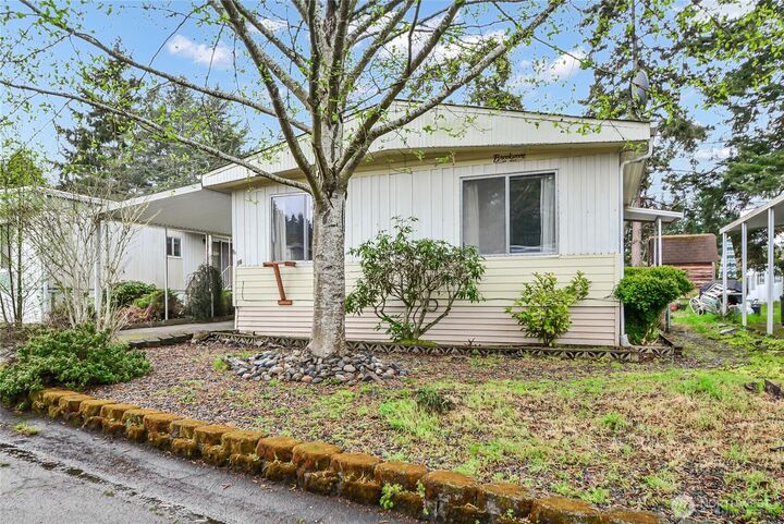 Property Photo: 5220 SW 176th Street 16 WA 98037