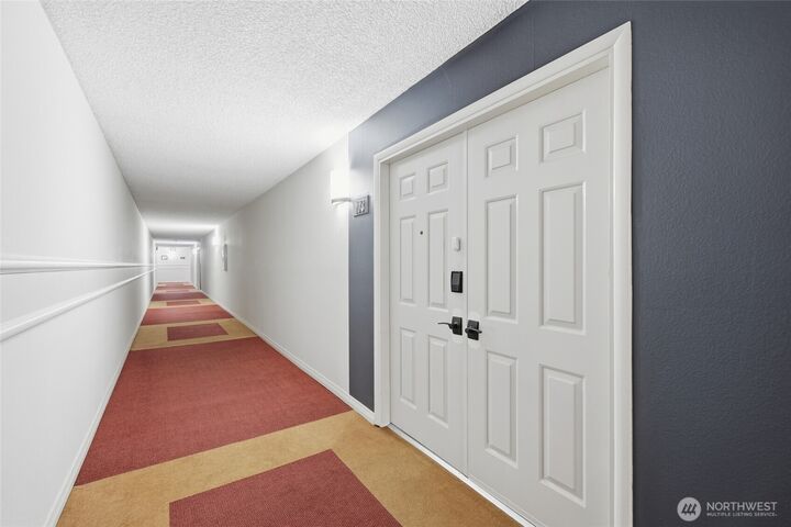 Property Photo:  2565  Dexter Avenue N 103  WA 98109 