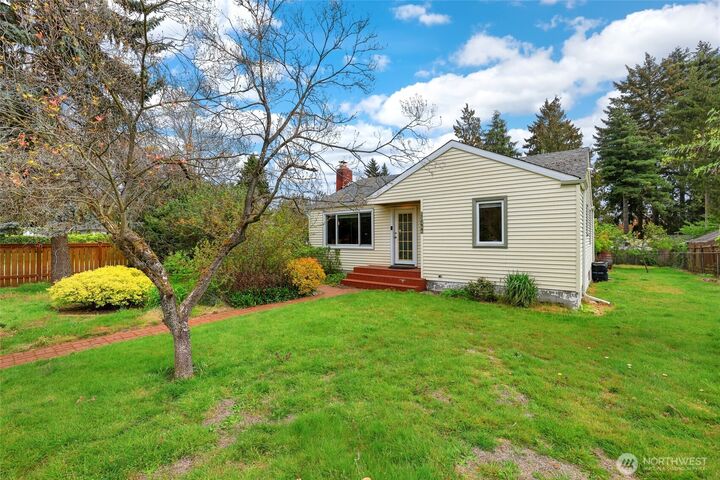 Property Photo: 11406 12th Avenue SW WA 98146