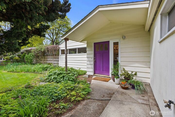 Property Photo:  10434 NE 17th Street  WA 98004 