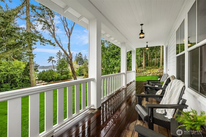 Property Photo:  10717 NE Manitou Park Boulevard  WA 98110 