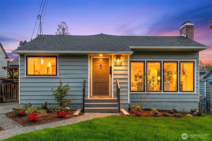 Property Photo:  4754  35th Avenue NE  WA 98105 