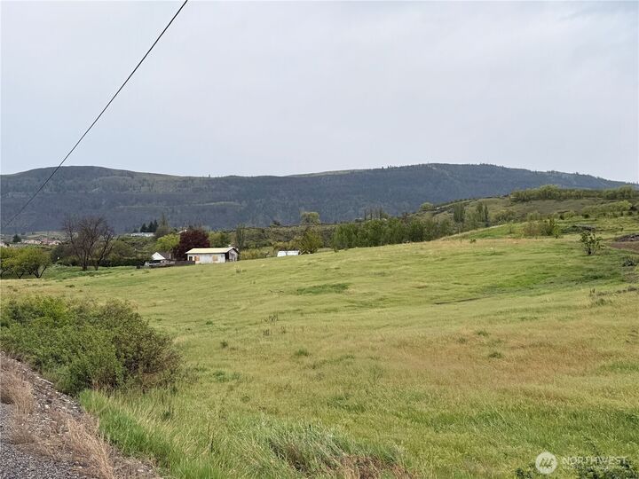 Property Photo:  2677 W Malaga Road  WA 98828 