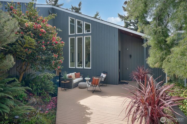 Property Photo:  15211  61st Place NE  WA 98028 