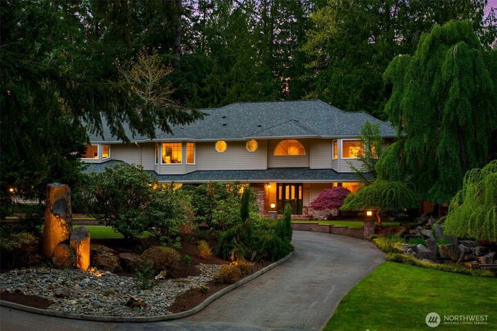 Property Photo:  21520 SE 13th Place  WA 98075 