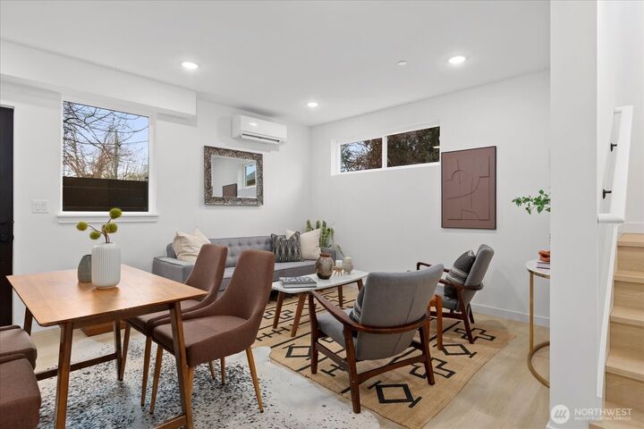 Property Photo:  830 S Sullivan Street  WA 98108 