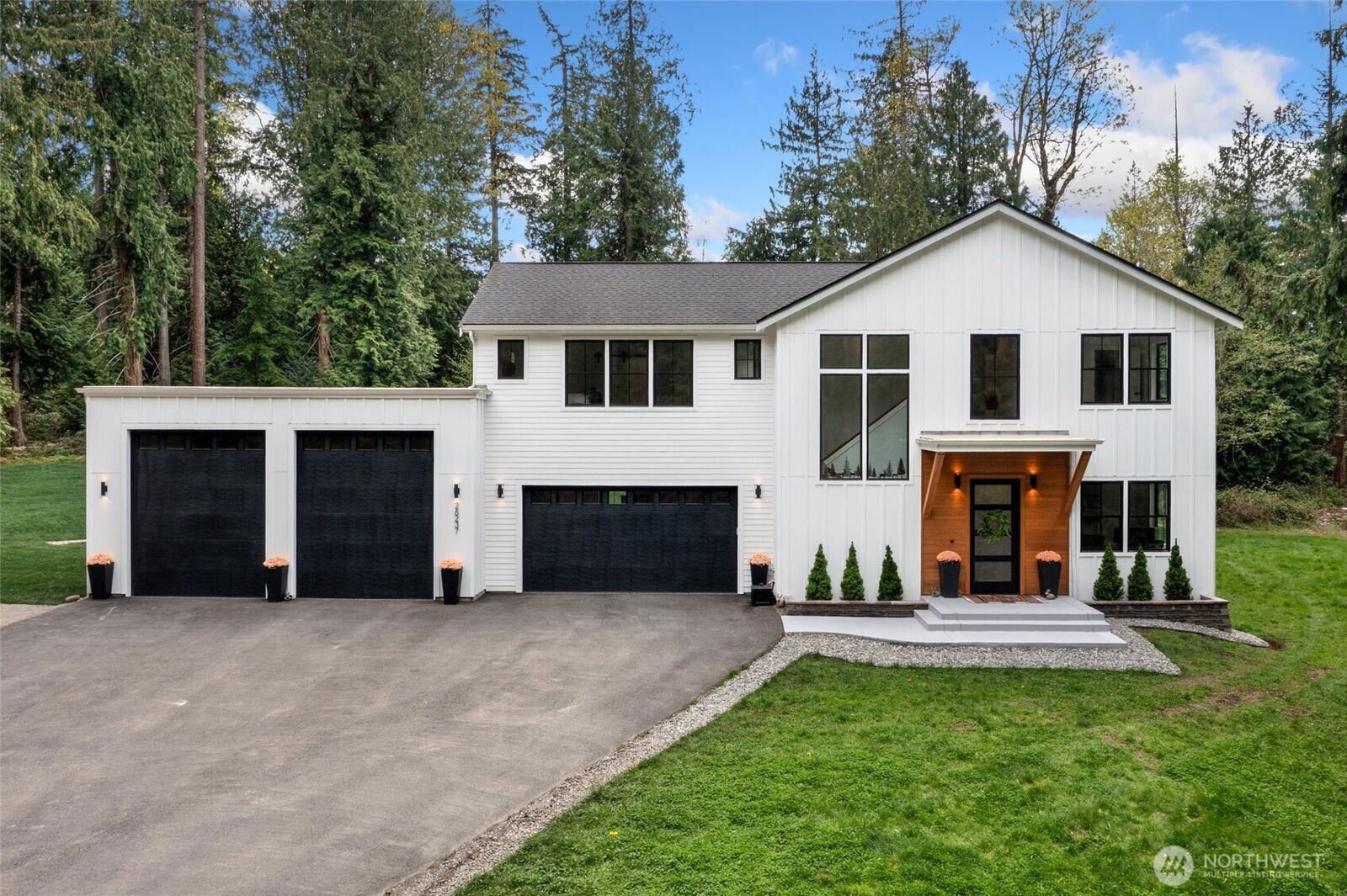 Property Photo: 26237 SE Old Black Nugget Road WA 98029