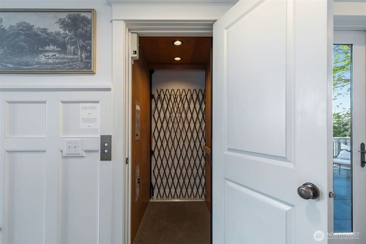 Property Photo:  1219  23rd Avenue E  WA 98112 