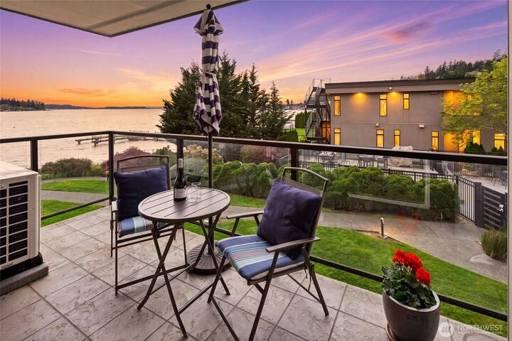 Property Photo:  9201 NE Juanita Drive 202  WA 98034 