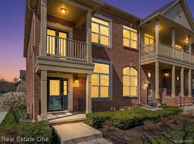 Property Photo:  402 Old Pine Way  MI 48390 