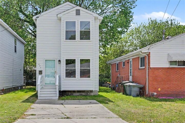 Property Photo: 641 Ridgeway Ave VA 23661