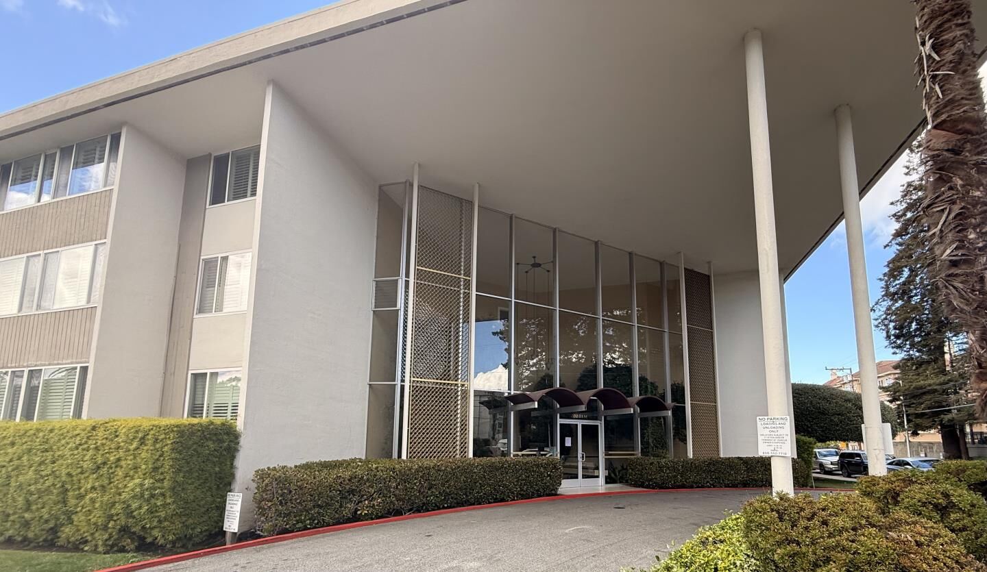 Property Photo:  200 Elm Street 204  CA 94401 