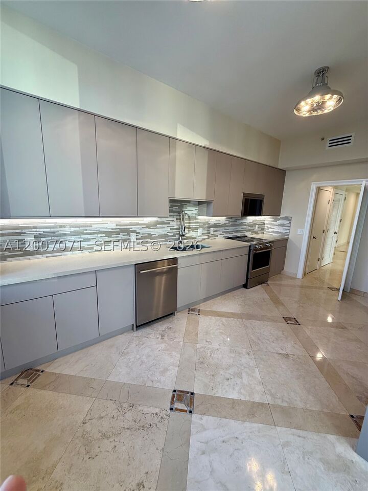 Property Photo:  888 Brickell Key Dr 2802  FL 33131 