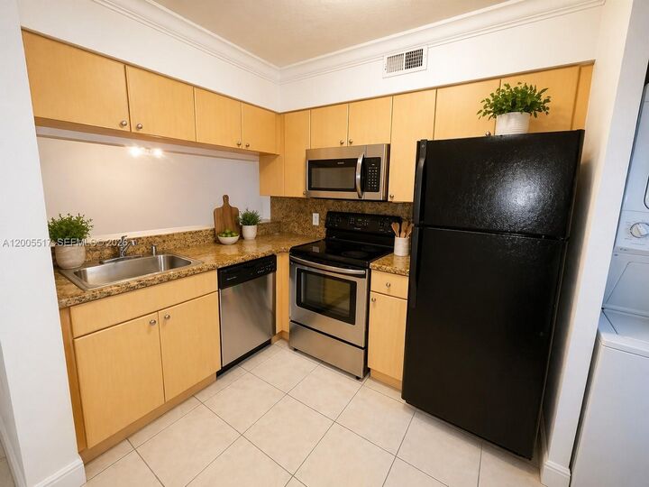 Property Photo:  1122 Coral Club Dr 1122  FL 33071 