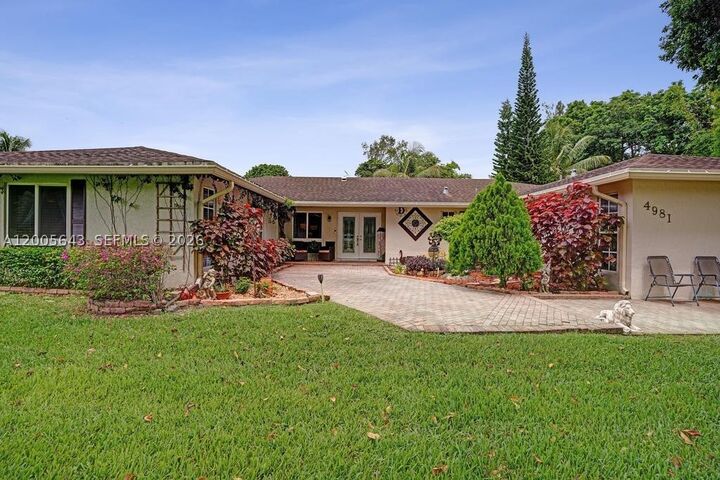 Property Photo:  4981 SW 186th Ave  FL 33332 