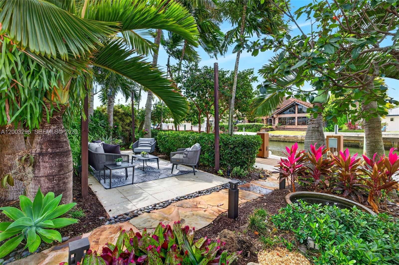 Property Photo:  3050 NE 41st St  FL 33308 