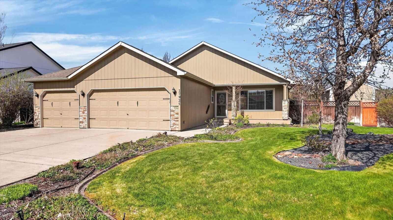 Property Photo:  17925 N Colton Ct  WA 99005 