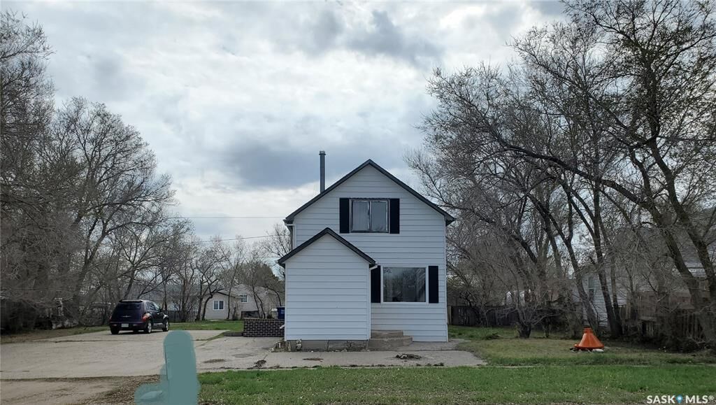 Property Photo:  321 1st Street W  SK S0N 1Z0 