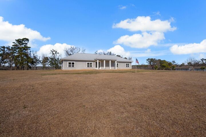 Property Photo:  925 Hiawatha Farms Road  FL 32344 