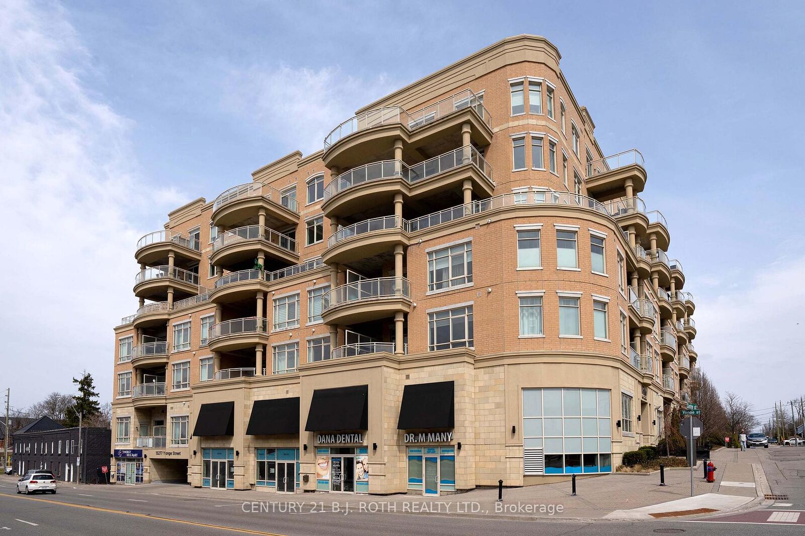 Property Photo: 15277 Yonge Street S 313 ON L4G 1Y3