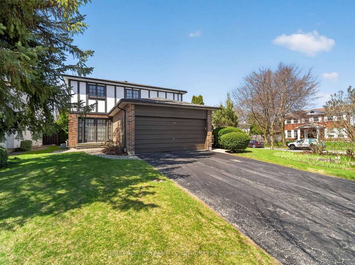 Property Photo:  25 Harlington Road  ON M3B 3G3 