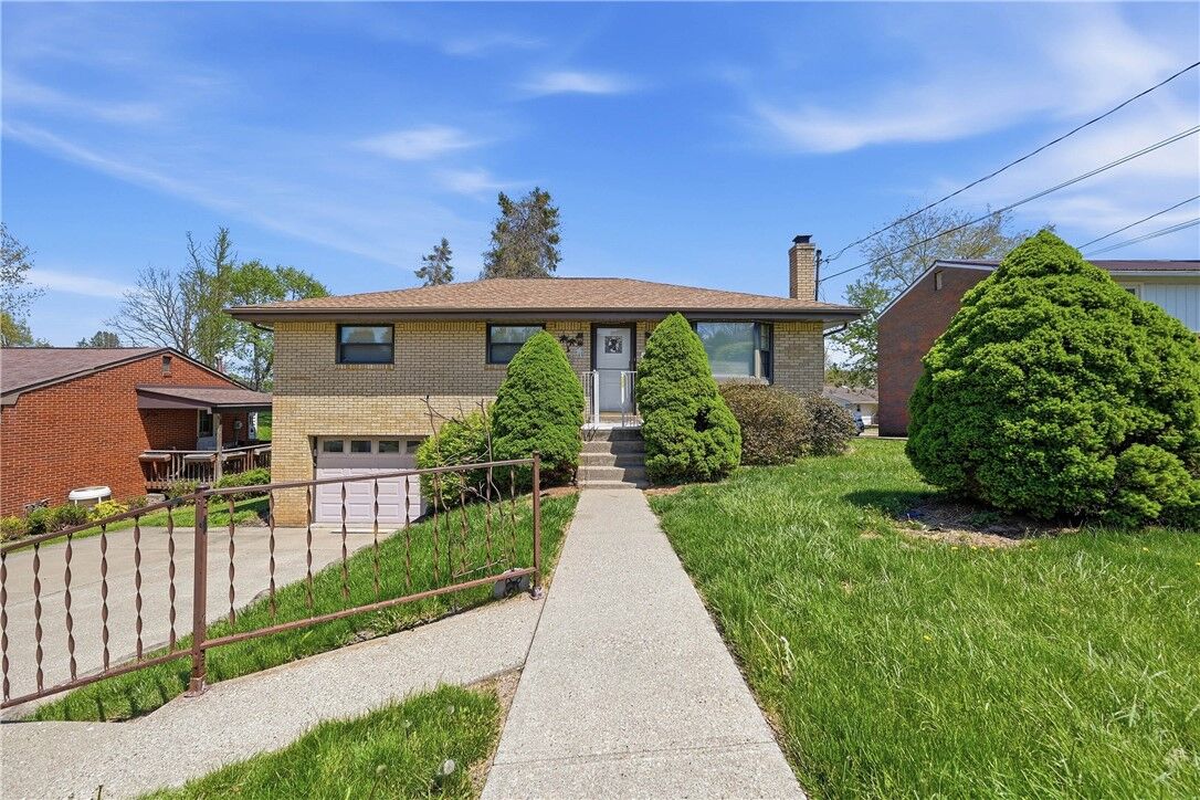 Property Photo:  105 Mayer Dr  PA 15071 