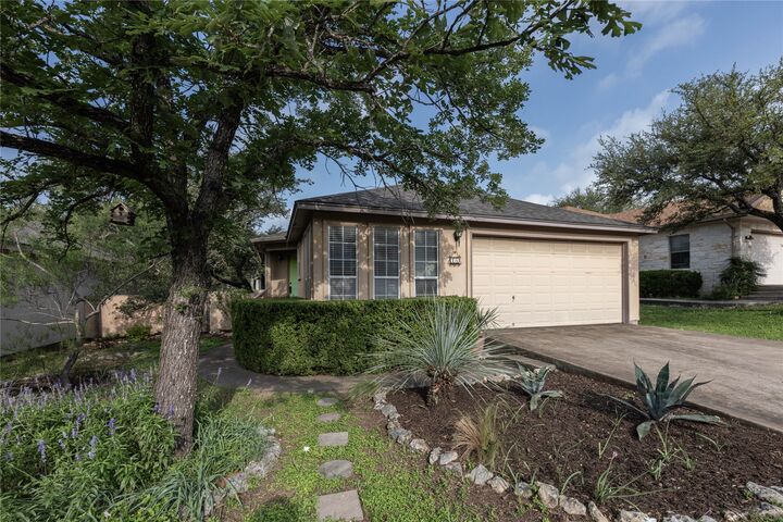 Property Photo:  16 Villa Meadow E  TX 78676 