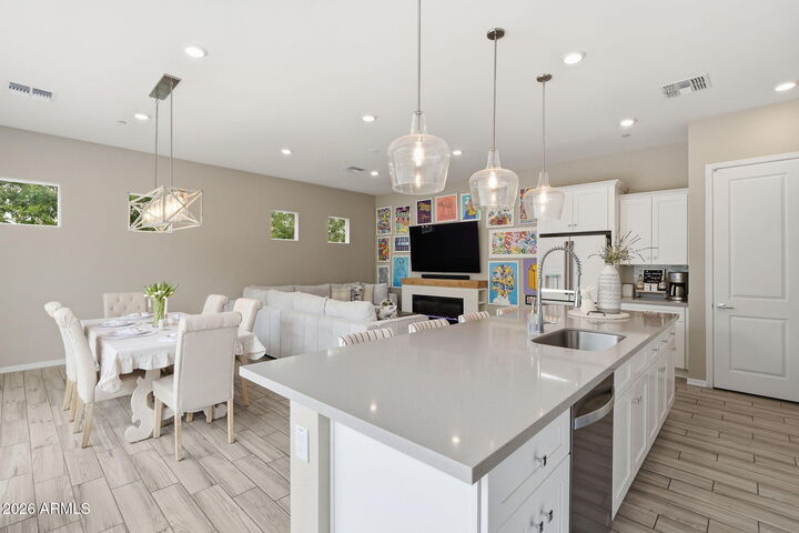 Property Photo: 1516 E Megan Street AZ 85295