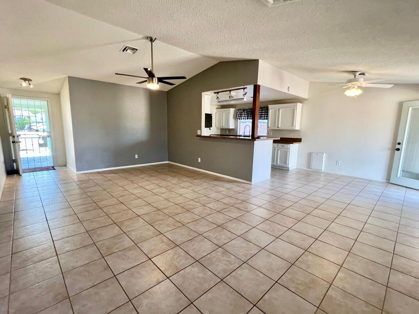 Property Photo: 4427 N 102nd AZ 85037