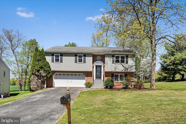 Property Photo: 301 Larkin Drive PA 17356