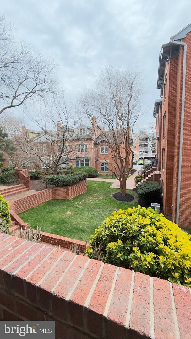 Property Photo:  505 E Braddock Road 104  VA 22314 