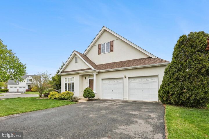 Property Photo:  10 Honeyflower Lane  NJ 08550 