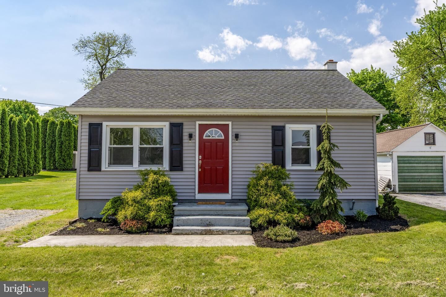 Property Photo:  15 W Market Street  PA 17067 