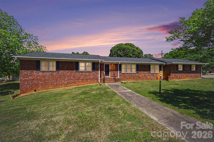 Property Photo:  1300 Briarcliff Road  NC 28152 