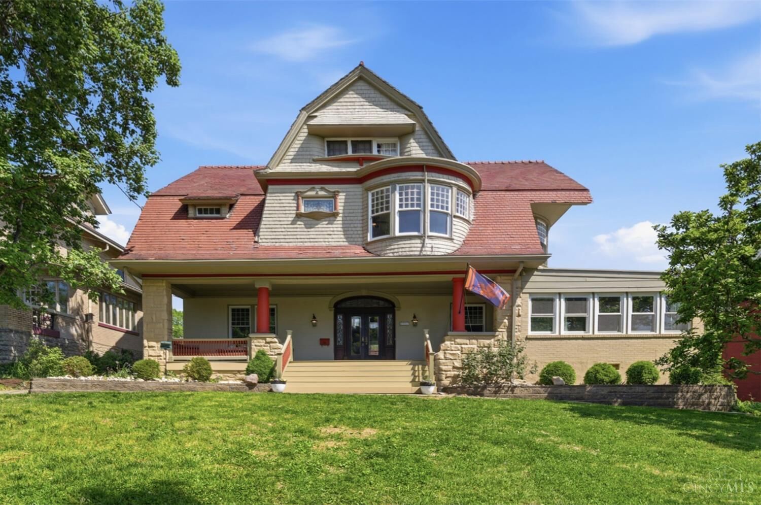 Property Photo: 1006 Lenox Place OH 45229