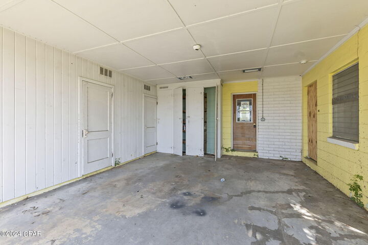 Property Photo:  2200 W 20th Street  FL 32405 