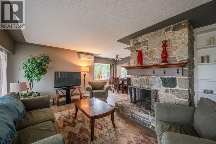 Property Photo: 1524 Ridgedale Avenue BC V2A 2S4