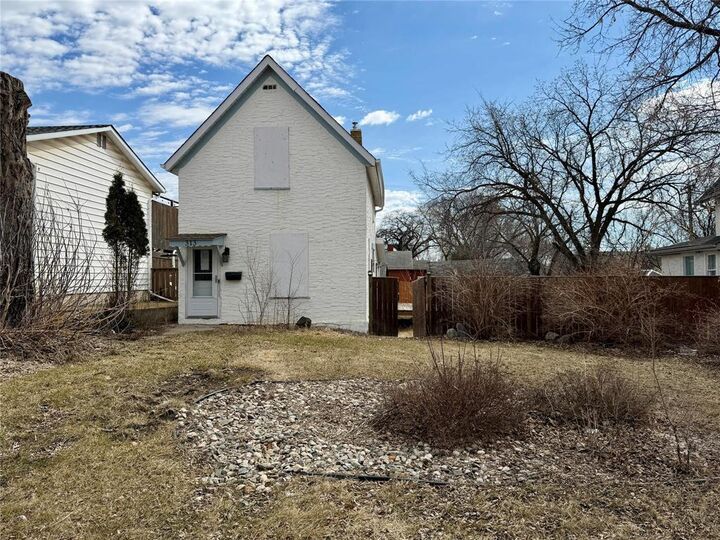 Property Photo:  313 Frederick Street  MB R7A 5K7 