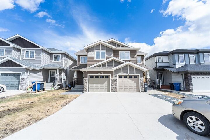 Property Photo:  51 Phoenix Way  MB R2V 5B4 