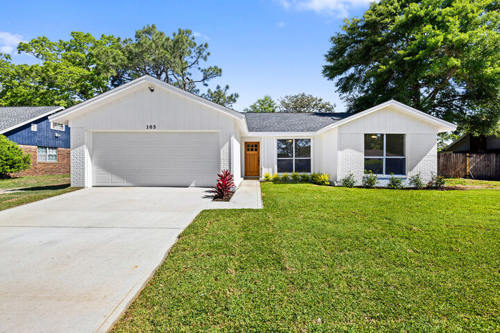 Property Photo:  103 Perdido Circle  FL 32578 