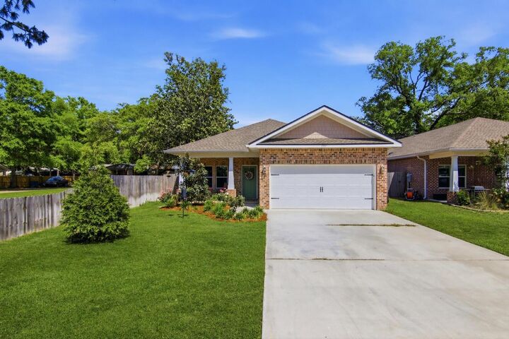 Property Photo:  1571 Cedar Street  FL 32578 